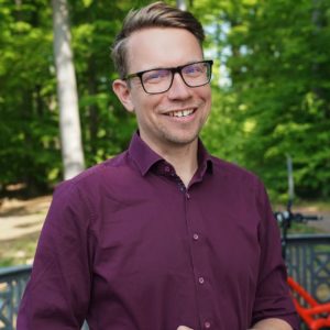 Dadpreneur und Vätercoach Heiner Fischer erzählt bei Ausgang Podcast von seinem Projekt Vaterwelten